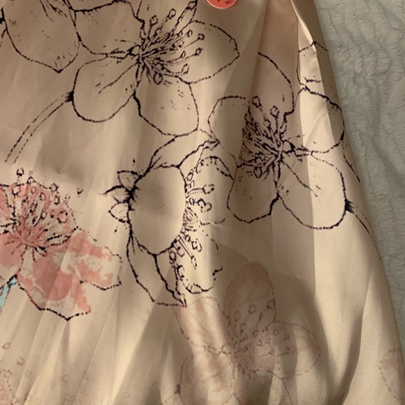 Chi Chi London Midi Carey Dress Cherry Blossom - Picture 8 of 11